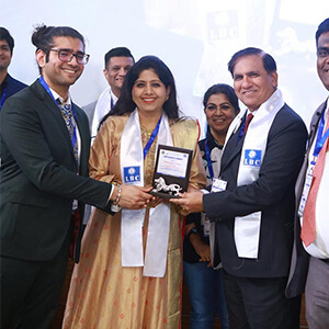Sakhashree Neeta was honoured and felicitated by District Governer at Lions Business Connect meet.